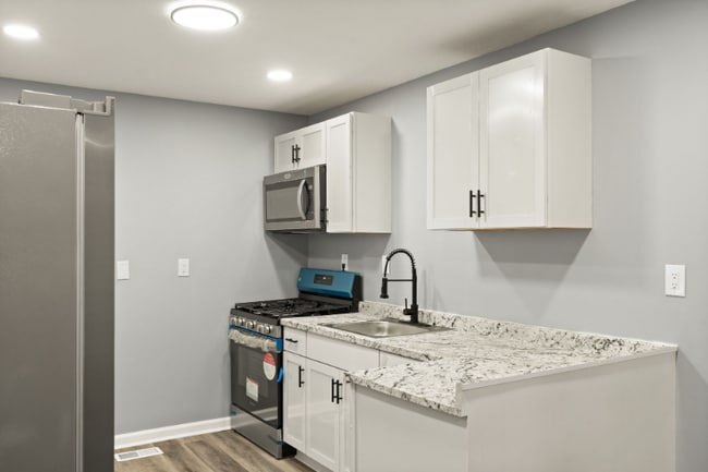 Photo - 2222 Duncan St House