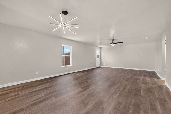 Building Photo - 15018 Silver Tree Cove