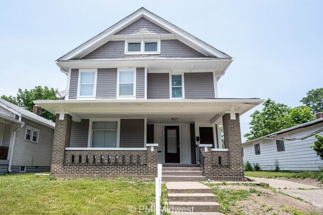 Building Photo - "Charming 3-Bedroom Duplex Haven on W 29th St – Spacious 1031 Sq Ft Gem in Indianapolis!"