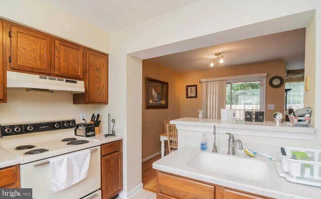 Building Photo - 804 Wind Ridge Dr