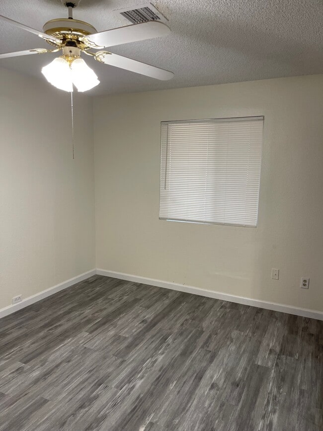 Building Photo - 1392 W Orchid Plz