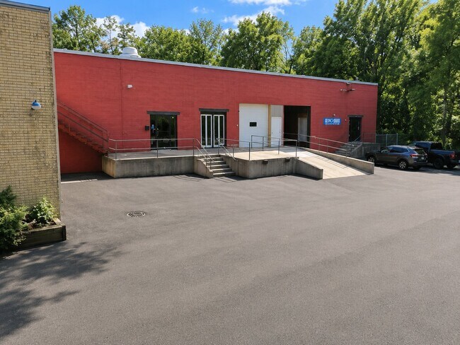 Foto del edificio - 2555 Baird Rd