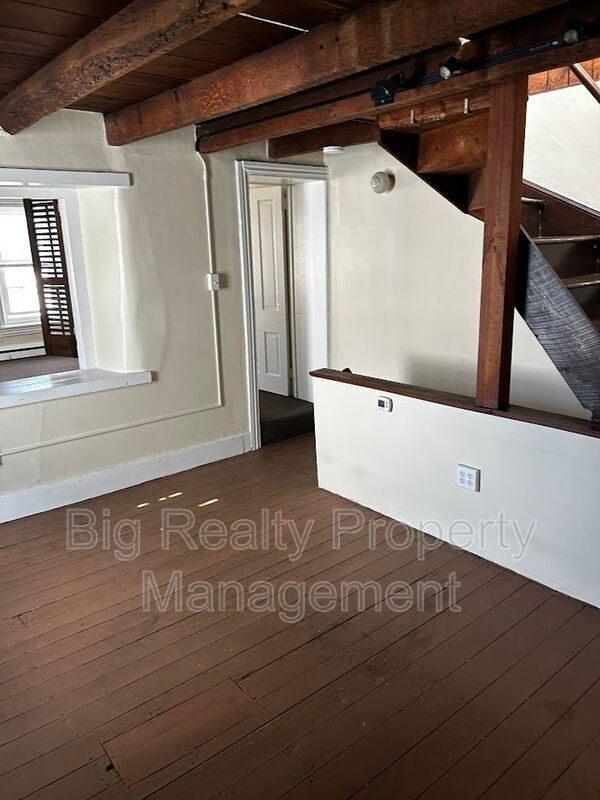 Building Photo - 106-B N Main St