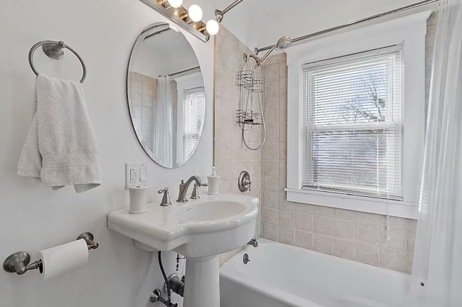 Bathroom - 16 Federal St