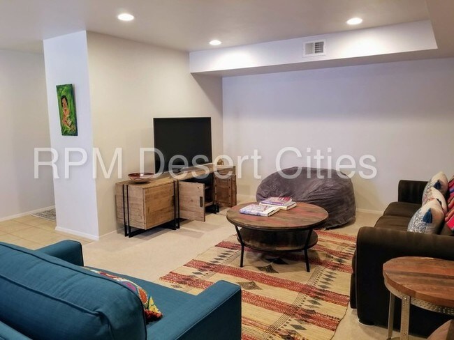 Building Photo - Spacious One Bedroom in Palm Canyon Villas