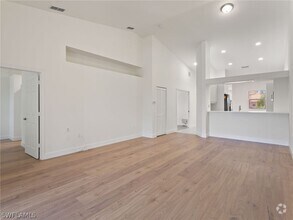 Building Photo - 445 Robin Hood Cir