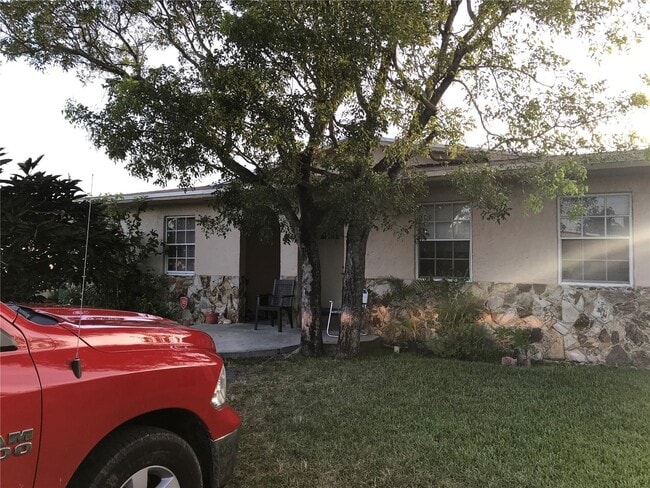 Building Photo - 4641 SW 47th Ter