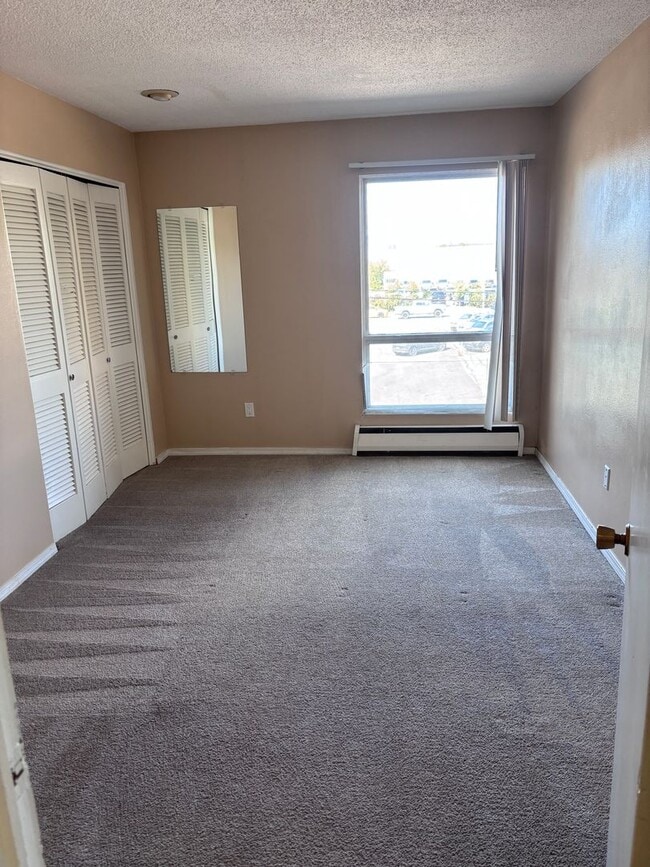 Building Photo - Heat Paid!  Amazing Downtown Condo!