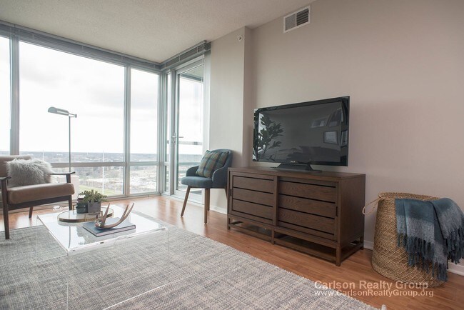 Foto del edificio - 9757 Woods Dr