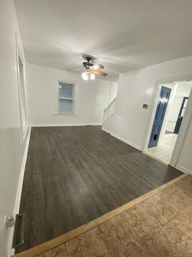 Building Photo - 157 N Oak Ave