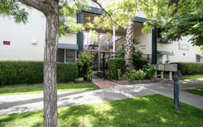 Building Photo - Studio, 1 bath  - 420 S 3rd St Apt 30