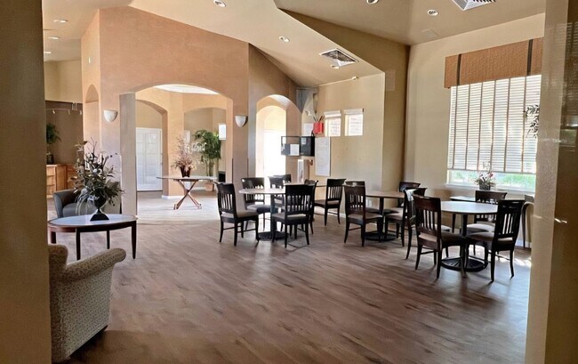 Building Photo - 3rd floor condo close to Cherry Creek Reservoir and DTC!