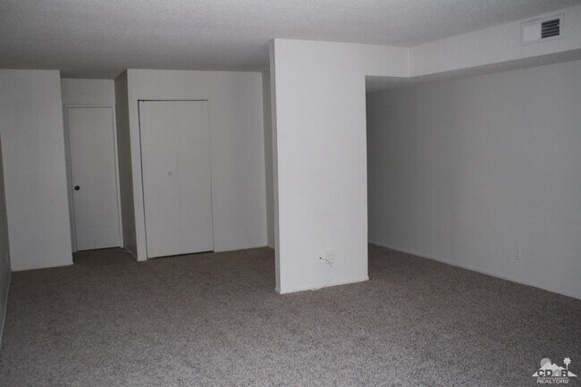 Building Photo - 5300 E Waverly Dr