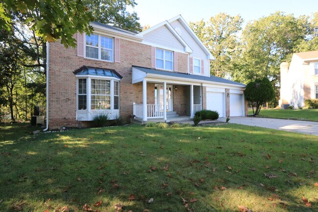Building Photo - Spacious 4BD/2.5BA Colonial on Quiet Cul-d...