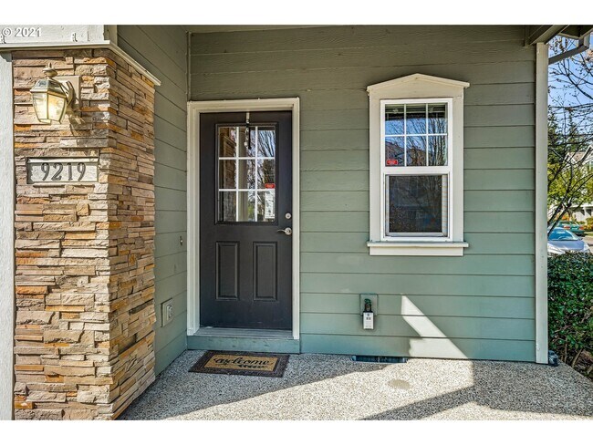 Front Porch - 9219 SW Tanoak Ln