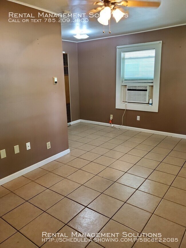 Building Photo - *OAKLAND AREA* 423 NE Poplar- 2 BED/1 Bath