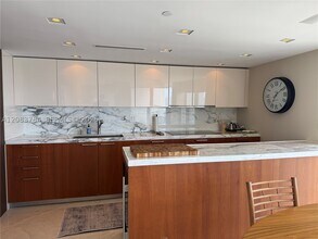Building Photo - 881 Ocean Dr
