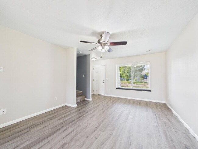 Building Photo - 806 Hemlock St