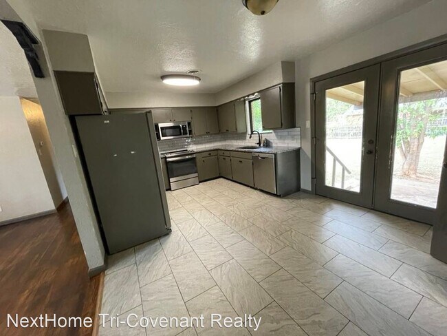 Building Photo - 3 br, 2 bath House - 3829 NW Ferris Ave