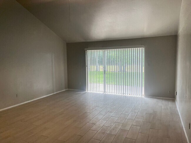 Foto del edificio - 1815 Westwood Dr