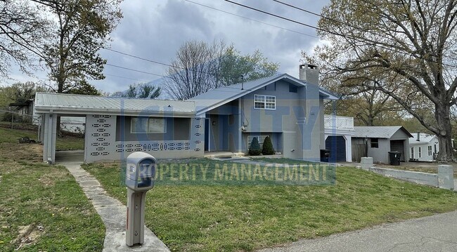 Building Photo - Large three bedroom home!
