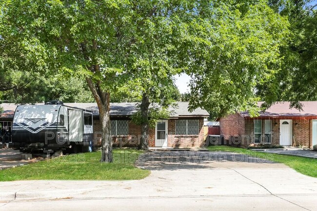 Building Photo - 409 Cousins Ln