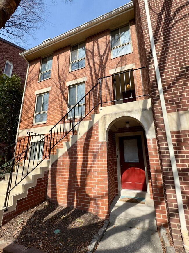 Foto del edificio - Charming 2 Bed, 2 Bath Townhome in Baltimo...