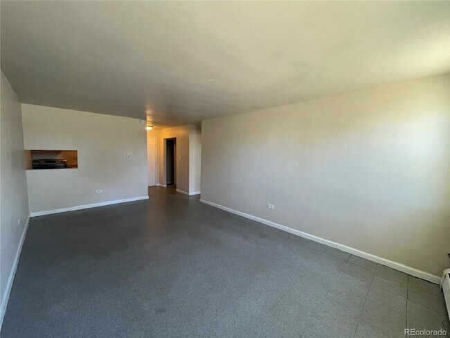 Foto del edificio - 1590 Clinton St