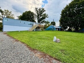Building Photo - 770 River Rd