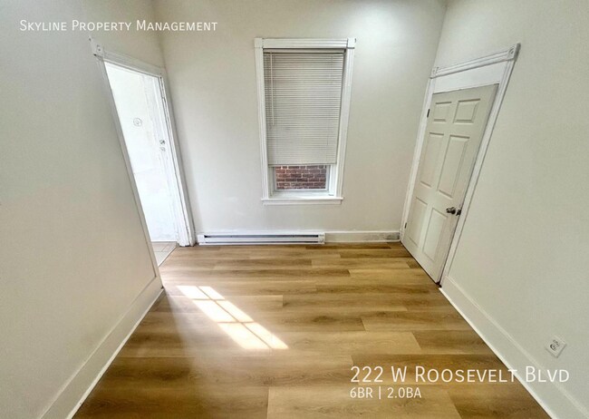 Foto del edificio - 222 W Roosevelt Blvd
