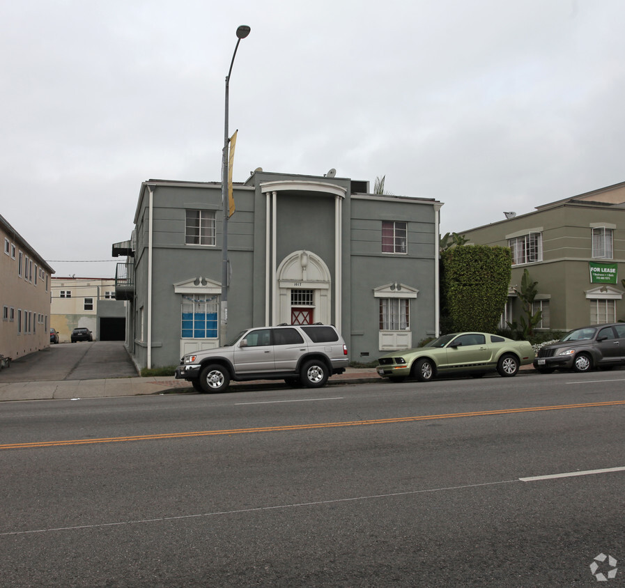 Primary Photo - 1617 Hillhurst Ave