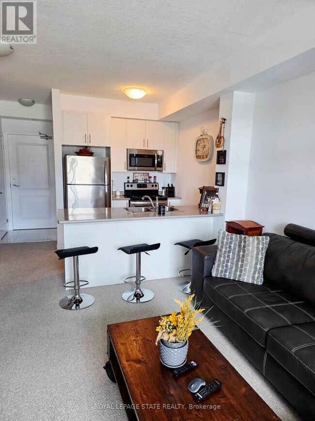 Building Photo - 125 Shoreview Pl