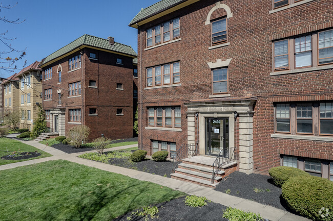 Building Photo - Overlook Manor