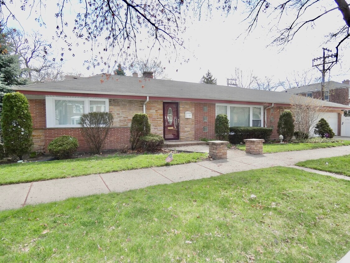 4459 W Peterson Ave, Chicago, IL 60646 House Rental in Chicago, IL