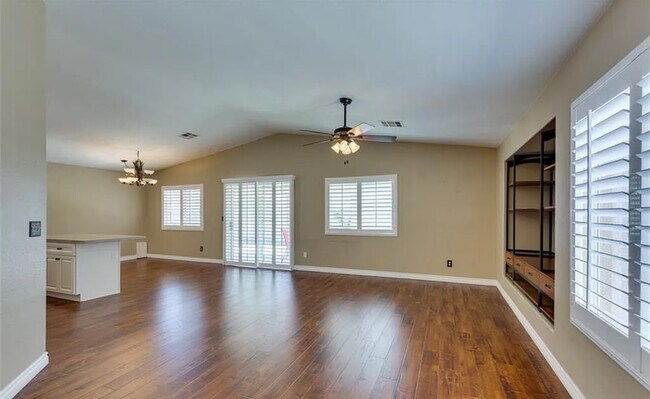 Foto del edificio - 8841 Spinning Wheel Ave