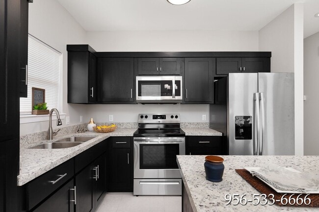 Building Photo - 1604 Deer Hls