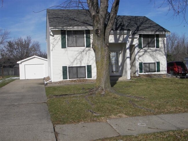 Building Photo - 1003 Lyndale Dr