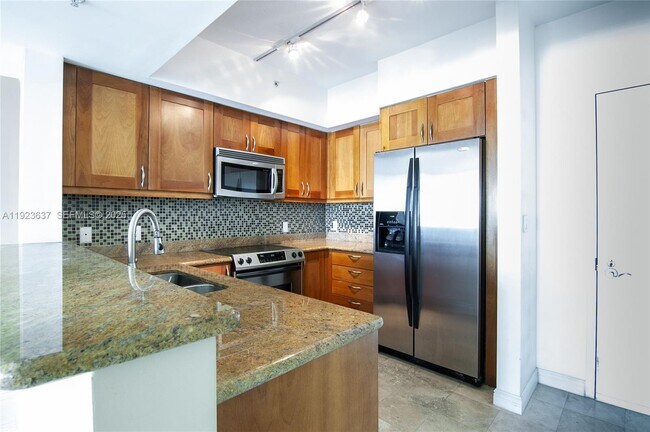 Foto del edificio - 1745 E Hallandale Beach Blvd