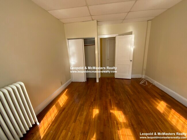 Building Photo - 217 Kelton St