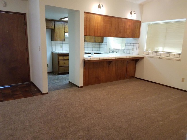 Foto del edificio - 1360 E North Way