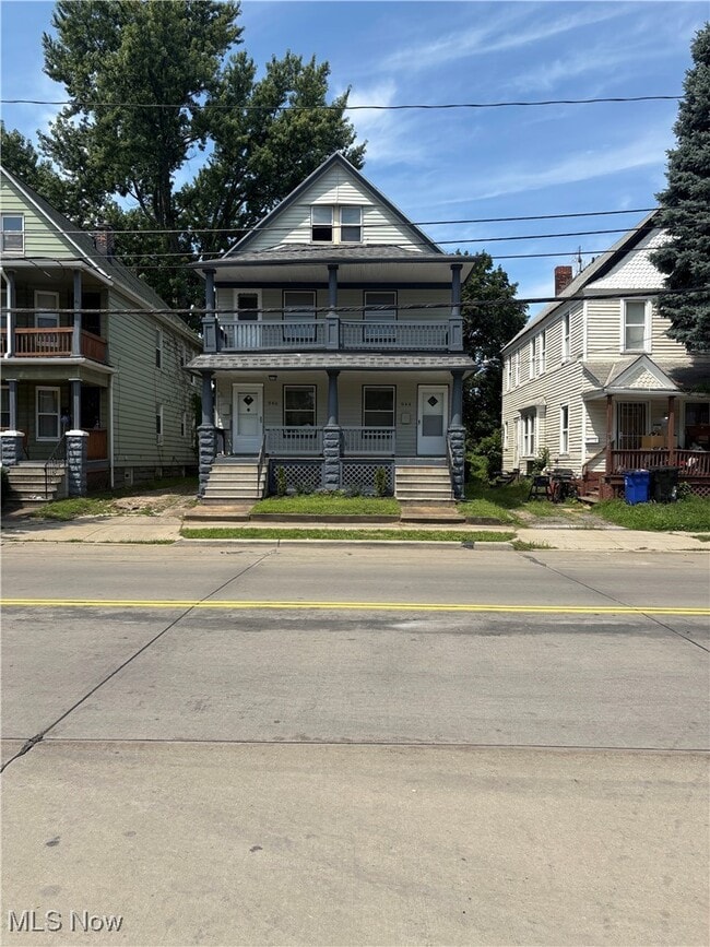 Building Photo - 946 E 79th St