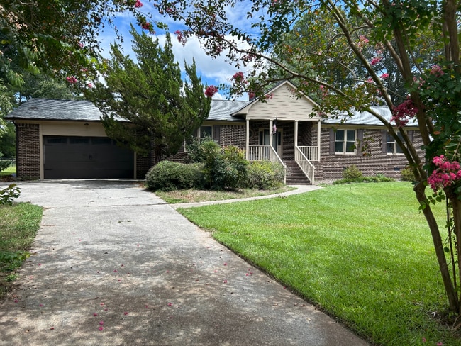 Building Photo - 412 Oak Ridge Dr