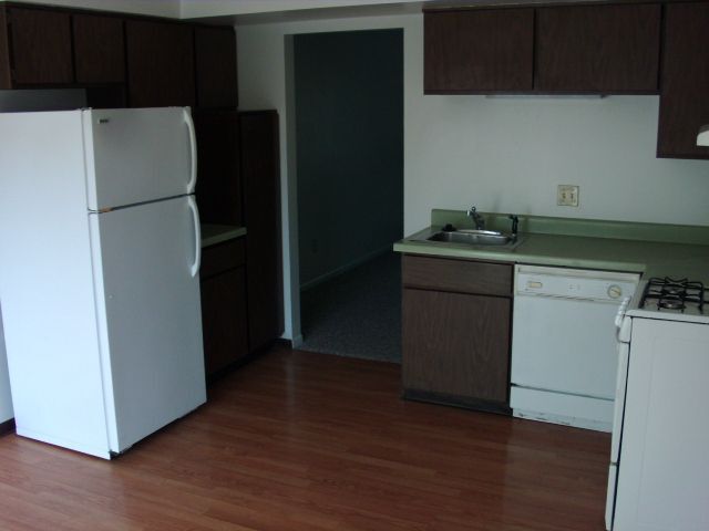 Building Photo - 2 br, 1 bath 4plex - Kentfield Apt #2