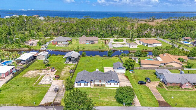 Foto del edificio - 4339 Pine Tree Ln