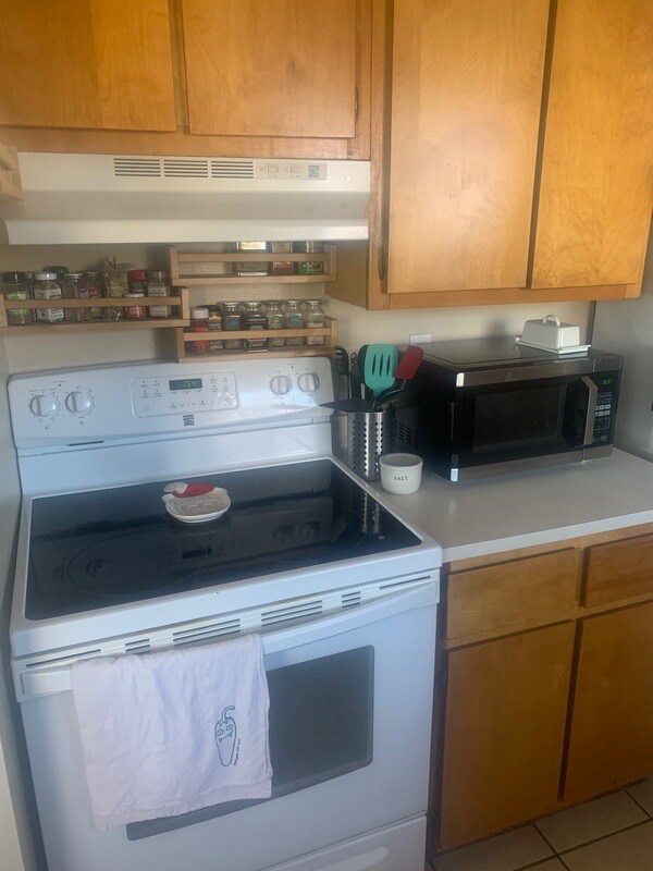Building Photo - 503 Sunset Dr