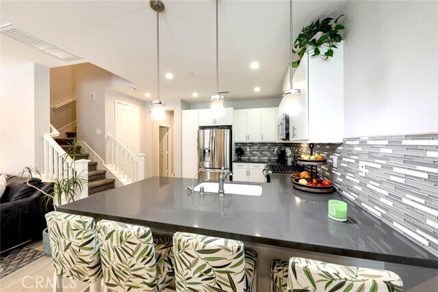 Building Photo - 18 Fenix St