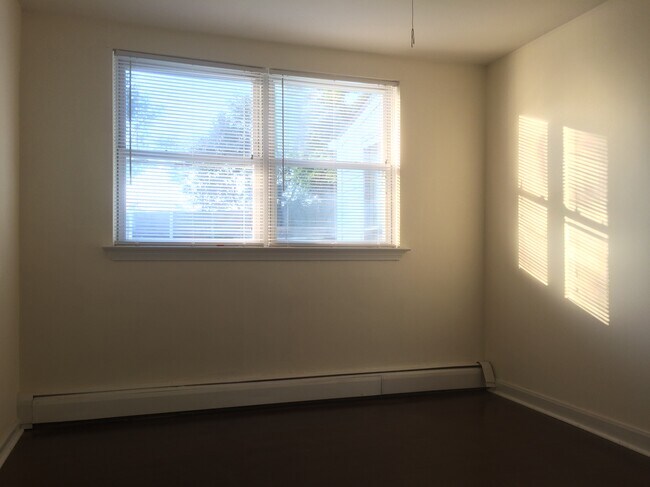 Foto del edificio - 382 Kingwood Rd