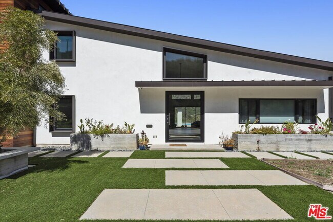 Foto del edificio - 31830 Lobo Canyon Rd