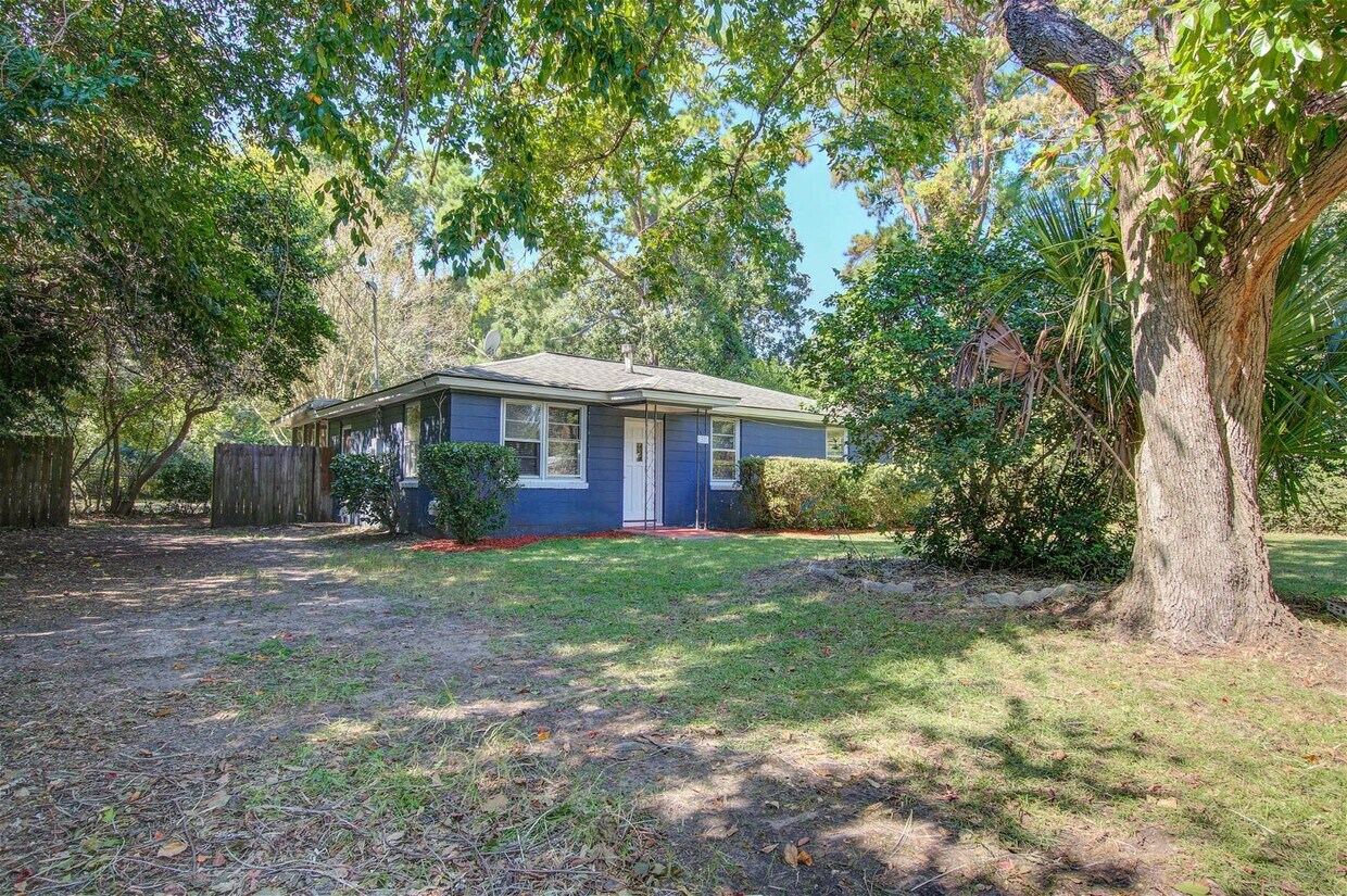 Primary Photo - 1311 Trenholm Drive, Charleston, SC 29412 ...