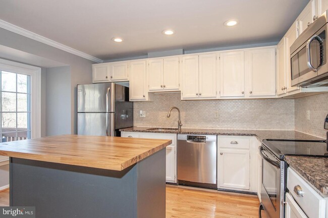 Building Photo - 6638 Greenleigh Ln